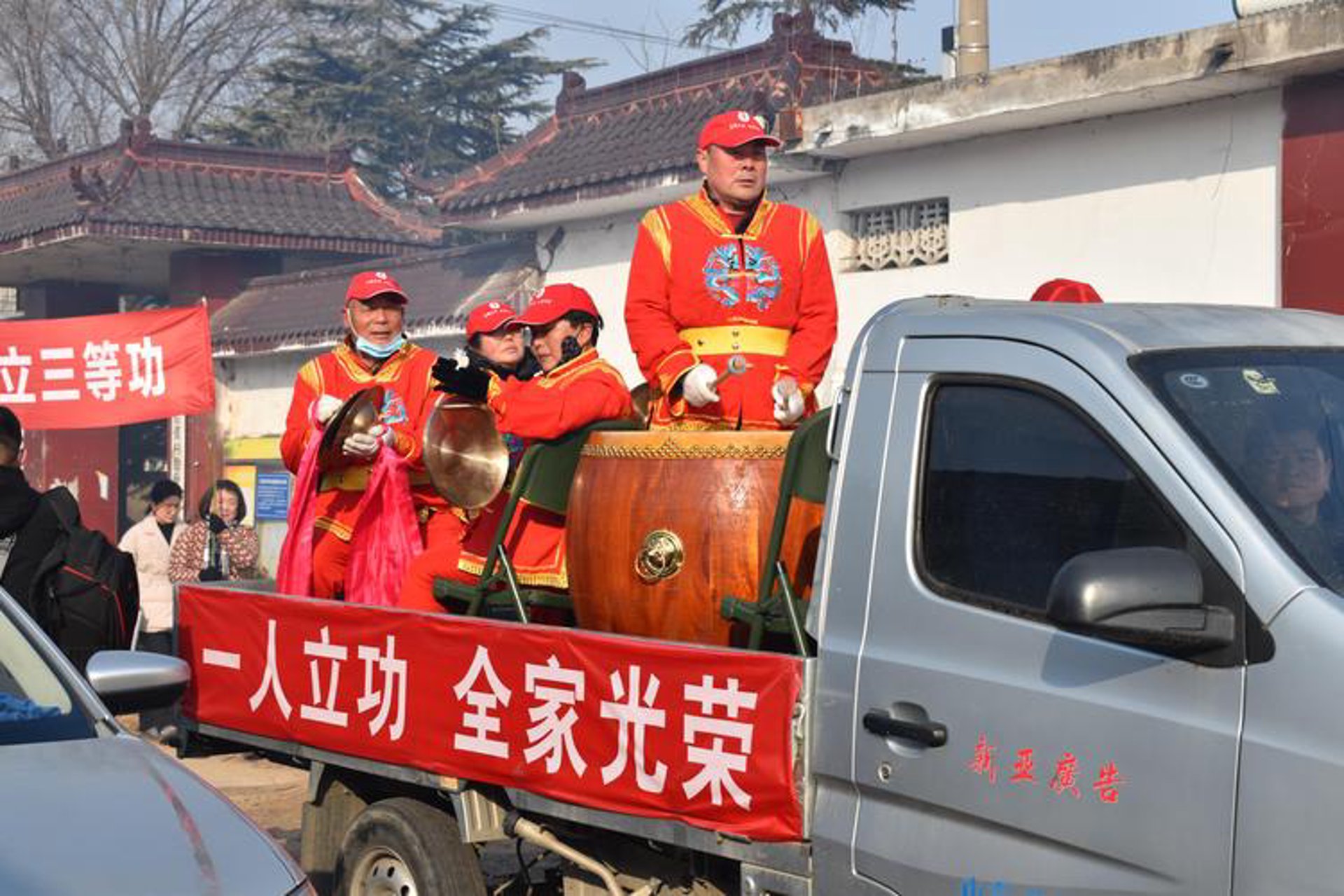 凌鋆极文化传媒